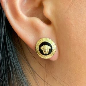 14k gold earring with Medusa
